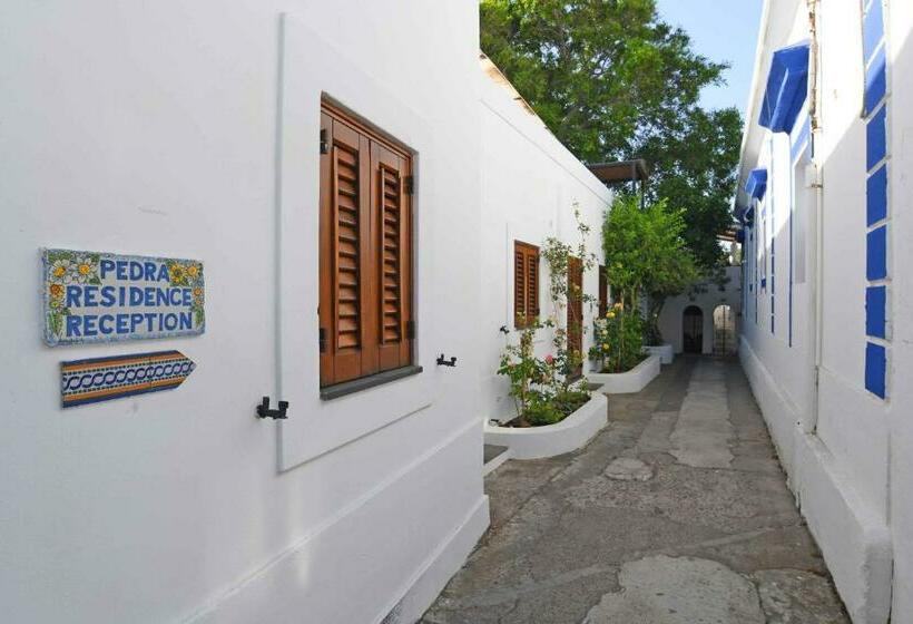 استودیو استاندارد با چشم‌انداز, Pedra Residence