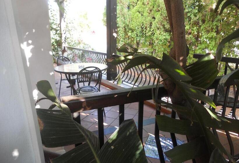 استودیوی استاندارد, Pedra Residence