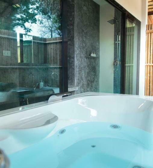 Люкс, The Sanctuary Nam Ngum Beach Resort