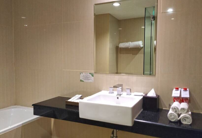 디럭스 룸 도시 전망, Swiss Belhotel Makassar