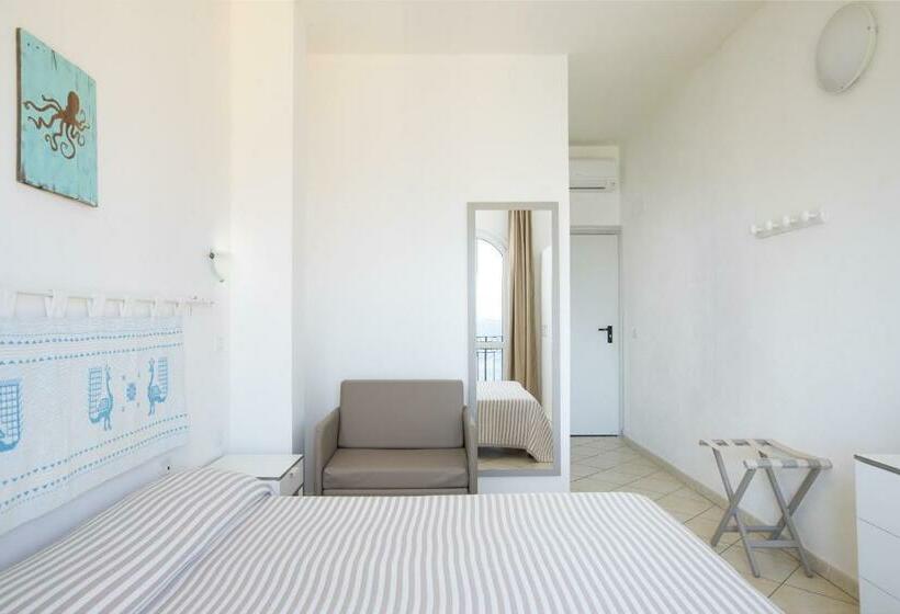 اتاق راحتی با چشم‌انداز دریا, Muma Hostel