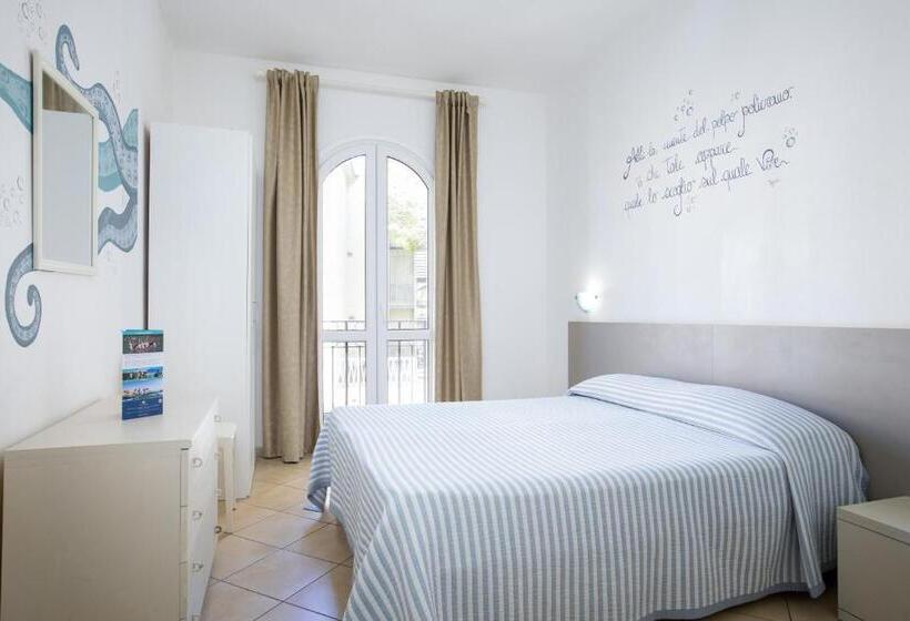 اتاق استاندارد سه نفره, Muma Hostel