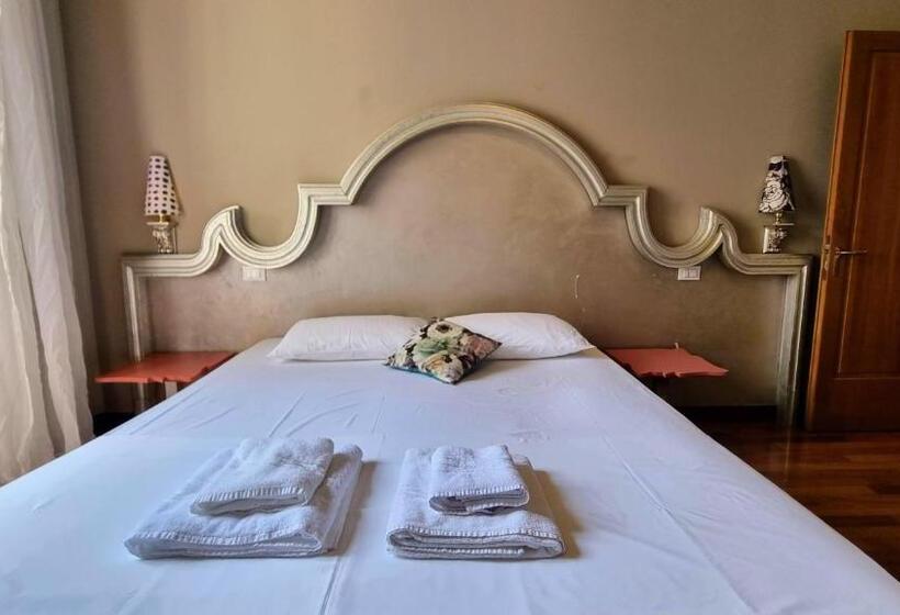 اتاق استاندارد سه نفره, Locanda Al Volo Tommaseo
