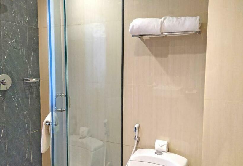 디럭스 룸, Swiss Belhotel Makassar