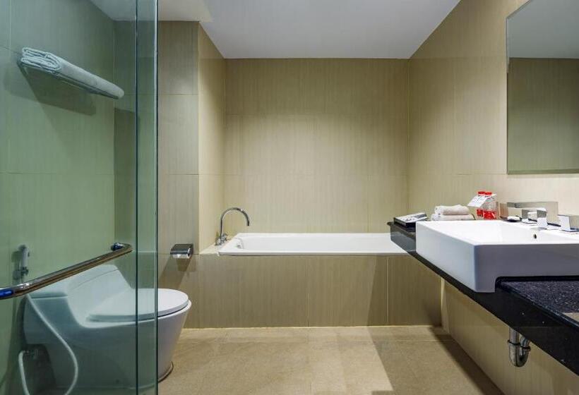 디럭스 룸 도시 전망, Swiss Belhotel Makassar