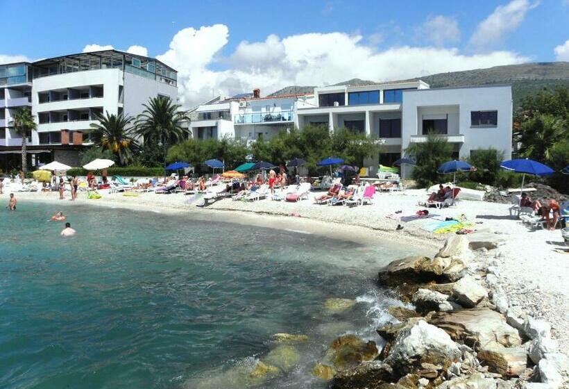 Апартаменты 1 Спальня Вид на Море, Beachfront Villa Mediteran