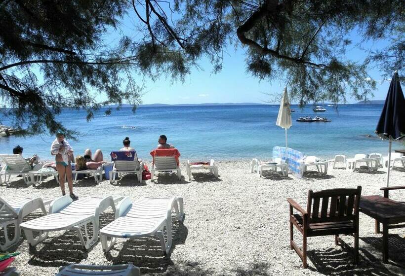 Апартаменты 1 Спальня Вид на Море, Beachfront Villa Mediteran