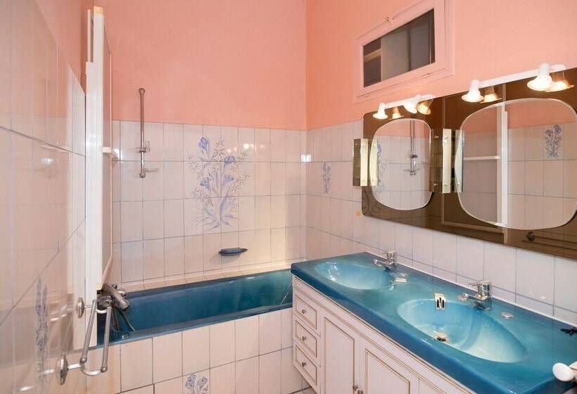 اتاق استاندارد با چشم‌انداز دریا, B&b Le Logis Du Mas