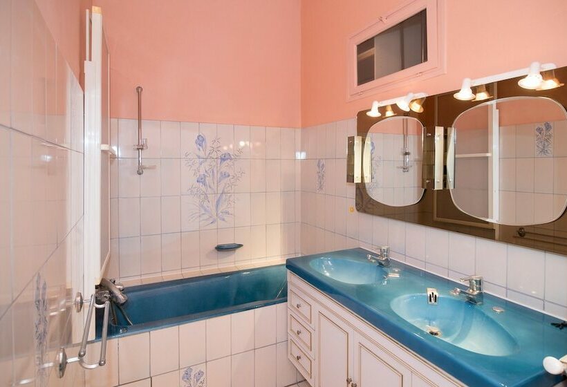 اتاق استاندارد با چشم‌انداز دریا, B&b Le Logis Du Mas