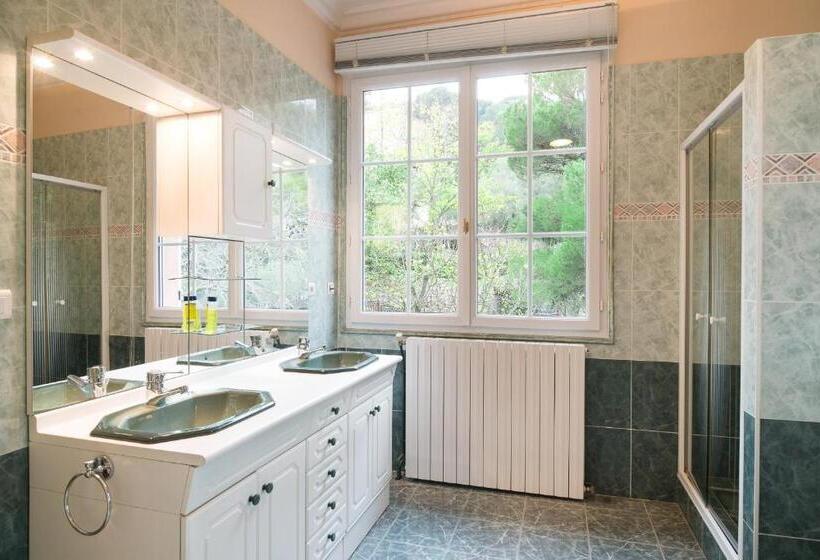 اتاق استاندارد با چشم‌انداز کوهستان, B&b Le Logis Du Mas