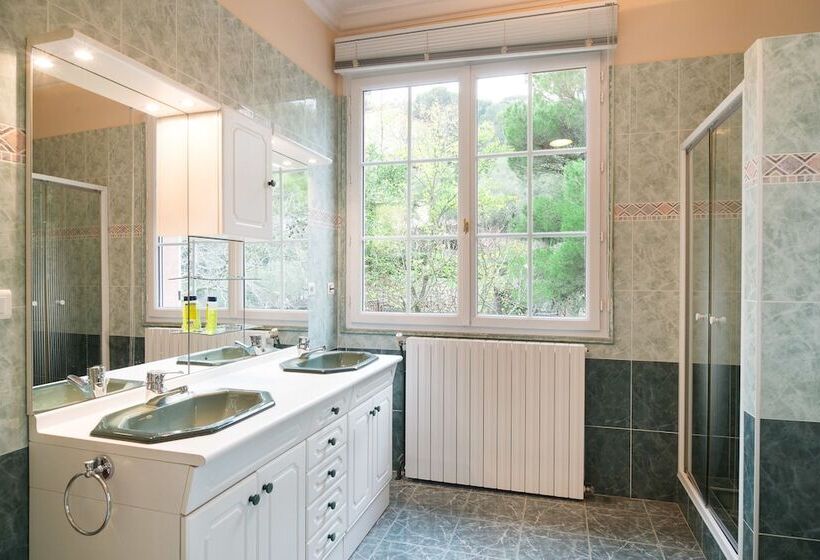 اتاق لوکس, B&b Le Logis Du Mas