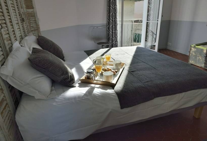 غرفة قياسية ثلاثية مزودة بتراس, B&b Villa Du Roc Fleuri
