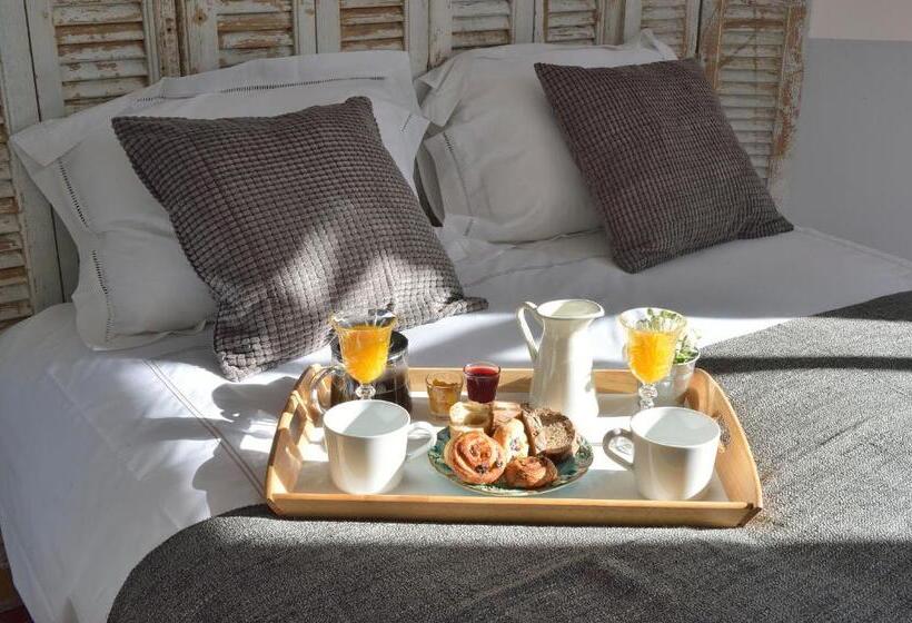 غرفة قياسية ثلاثية مزودة بتراس, B&b Villa Du Roc Fleuri