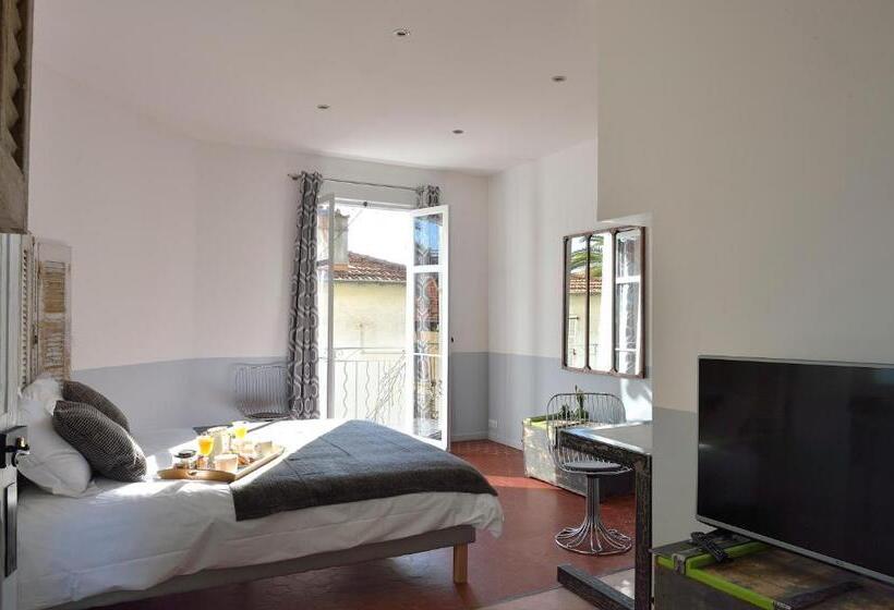 غرفة قياسية ثلاثية مزودة بتراس, B&b Villa Du Roc Fleuri