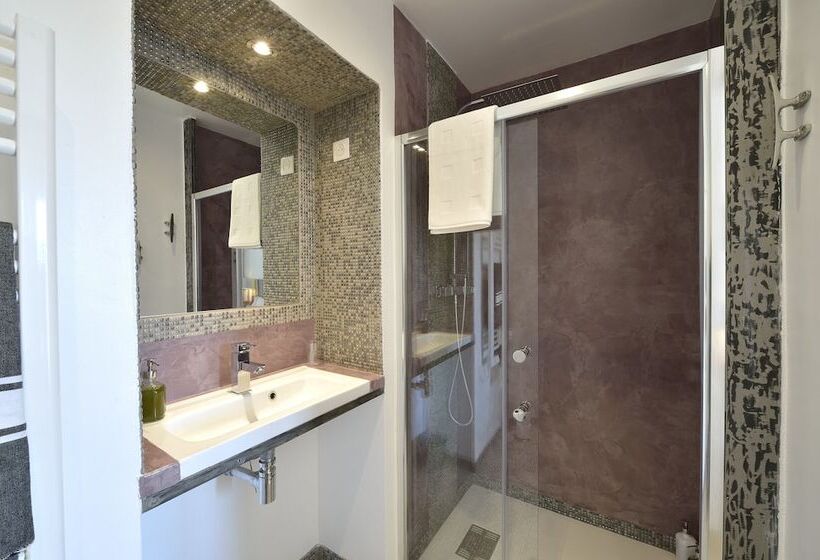غرفة قياسية مزوَّدة بشُرفة, B&b Villa Du Roc Fleuri