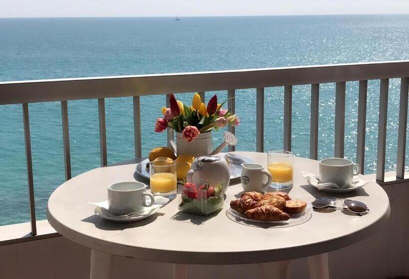 Triple Room Sea View, Le Dauphin