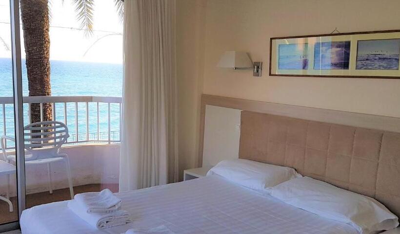 Triple Room Sea View, Le Dauphin