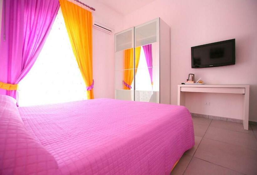 اتاق استاندارد, Megaride Santa Lucia