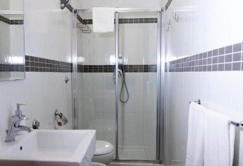 اتاق استاندارد سه نفره, Megaride Santa Lucia