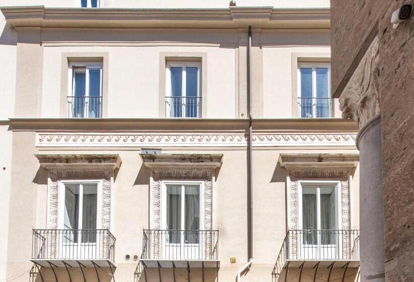 اتاق لوکس با بالکن, Moncada Suites & Apartments