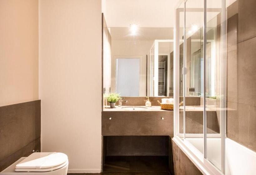 اتاق لوکس با بالکن, Moncada Suites & Apartments
