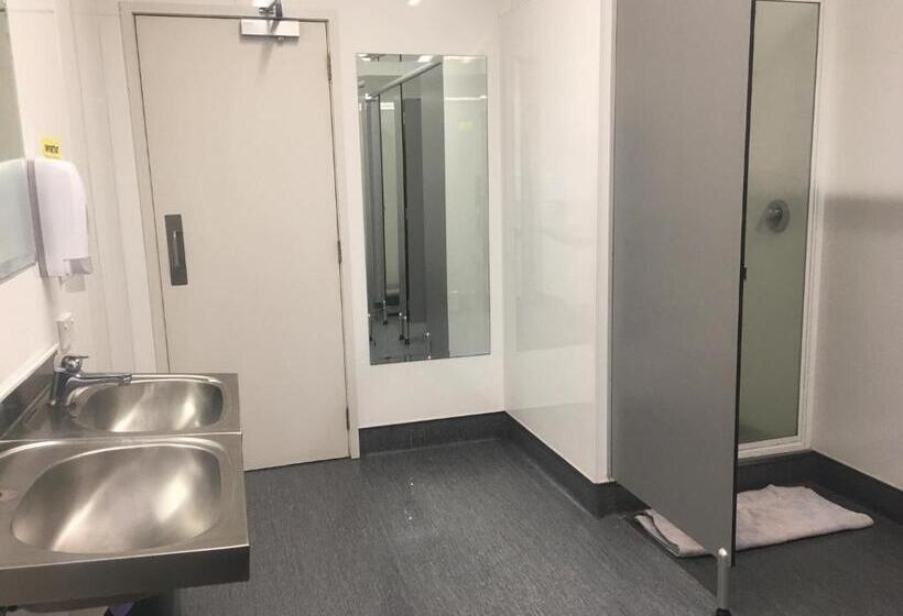 اتاق استاندارد یک نفره, Surf  N  Snow Backpackers