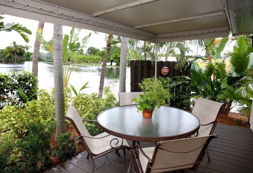 Люкс, The Cabanas Guesthouse & Spa   Gay Resort Catering To Gay Men