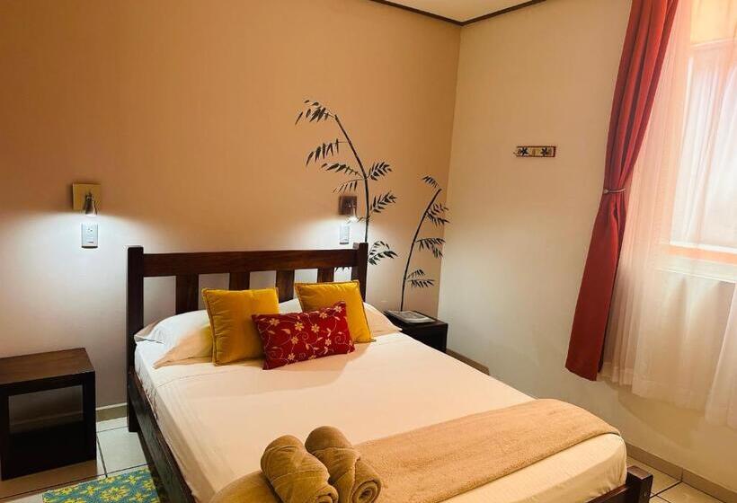 Номер Стандарт, Casa De Lis Hotel & Tourist Info Centre