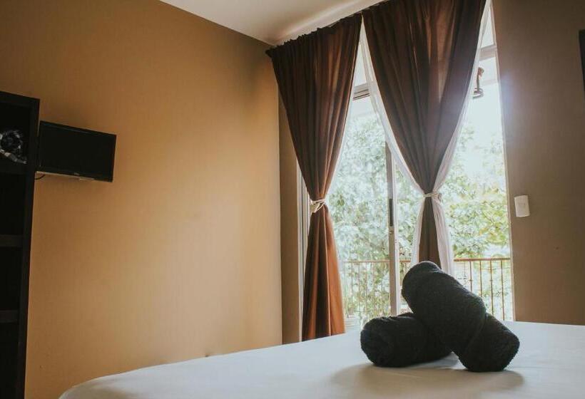 Номер Стандарт с Балконом, Casa De Lis Hotel & Tourist Info Centre