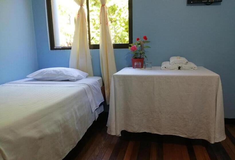 اتاق استاندارد با چشم‌انداز باغ, Monte Los Lirios Lodge
