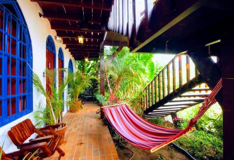 اتاق لوکس با چشم‌انداز باغ, Orosi Lodge