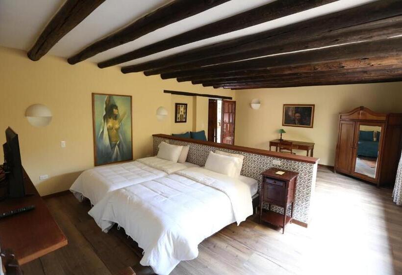 Семейный Номер, Plazuela De San Agustín