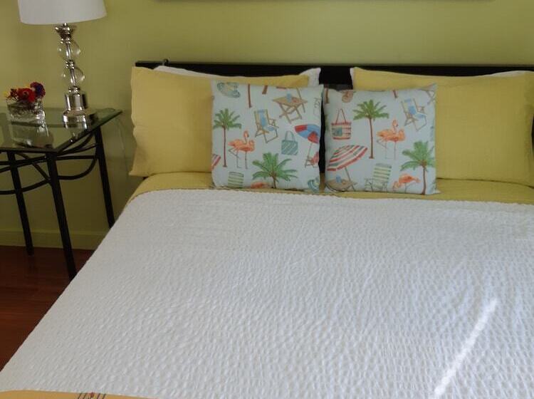 スタンダードルーム, A Float Home B&b In Fisherman’s Wharf