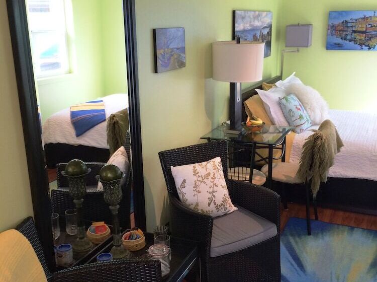 スタンダードルーム, A Float Home B&b In Fisherman’s Wharf