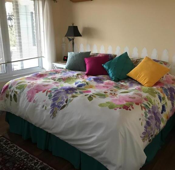 带大床的标准间, Golden Pathways Retreat And B&b