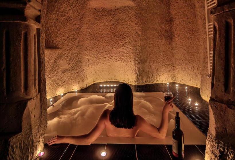 프레지덴셜 스위트, The Village Cave