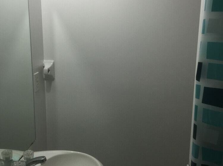 Номер Стандарт, Toronto Travellers Home
