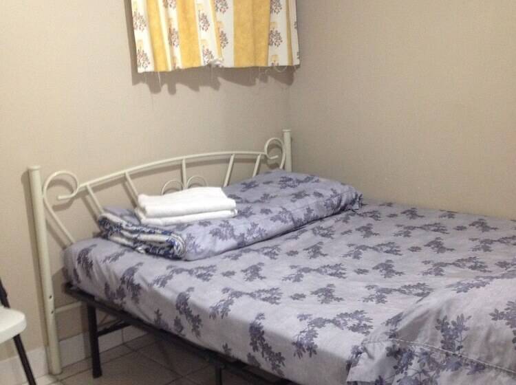 Номер Стандарт, Toronto Travellers Home