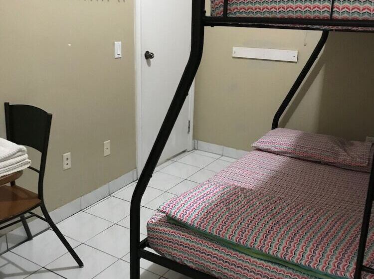 Номер Стандарт Трехместный, Toronto Travellers Home