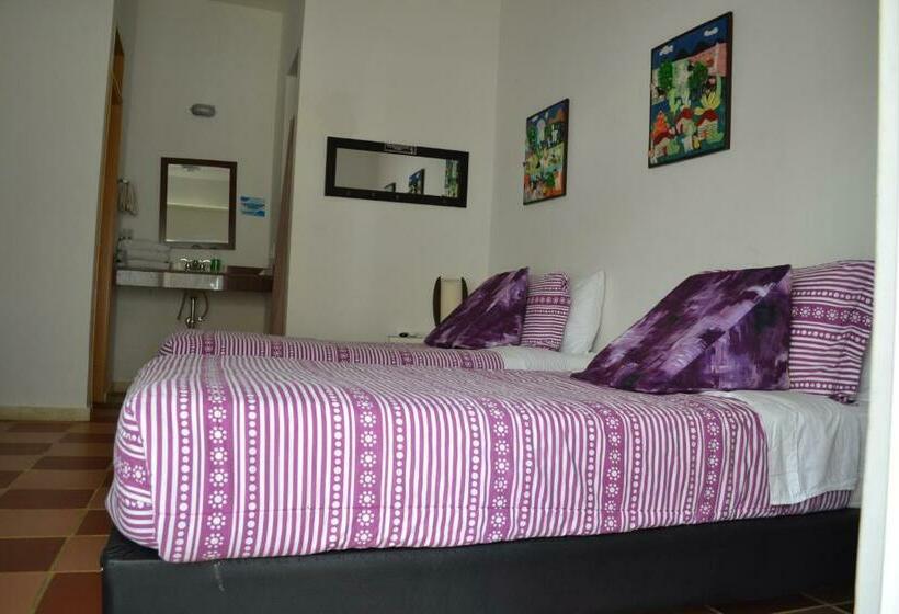 اتاق کلاسیک سه تخته, Casa Crespo
