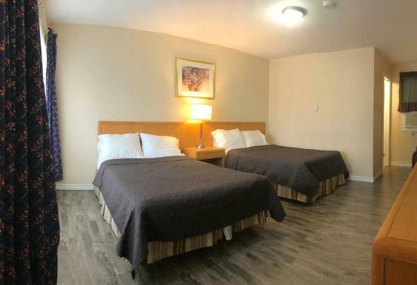 带2个双人床的标准工作室, Guest Inn Motel
