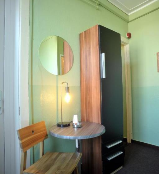 Quarto Estandar Individual, Abba