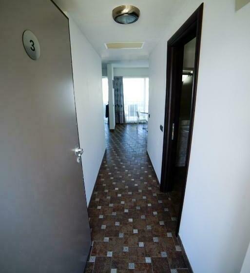 استودیوی استاندارد با چشم‌انداز دریا, Apart Hotel Safir