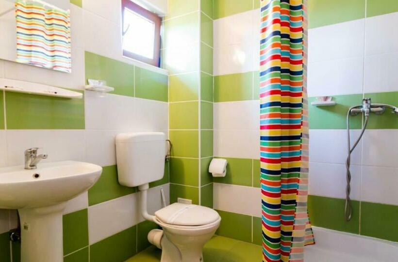 اتاق استاندارد سه نفره, Hostel Sea Star