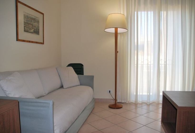 اتاق استاندارد سه نفره, Domus Mariae Albergo