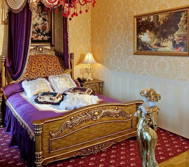 جناح, Deluxe Hotel Kupava