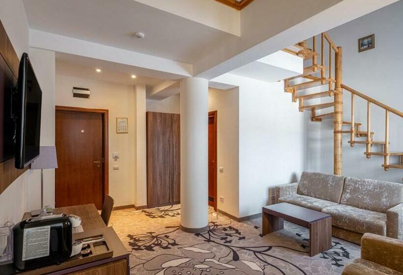 سوییت جونیور لوکس, Miruna   New Belvedere