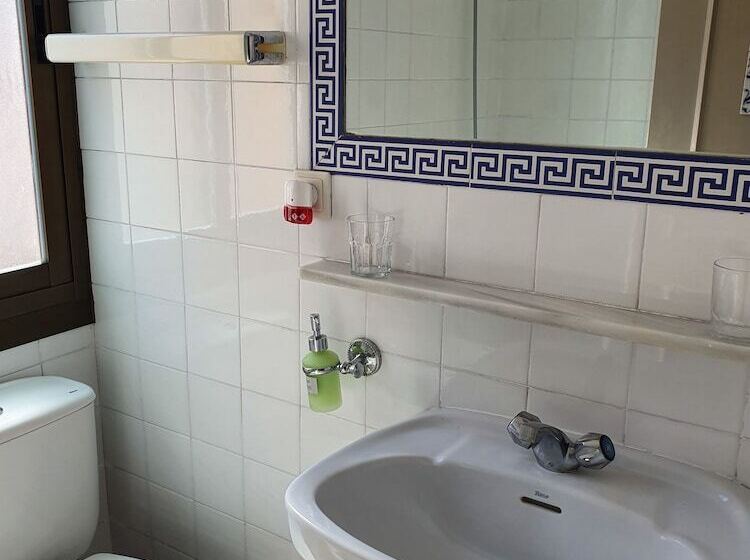 Четырехместный Номер Стандарт, Hostal Alicia