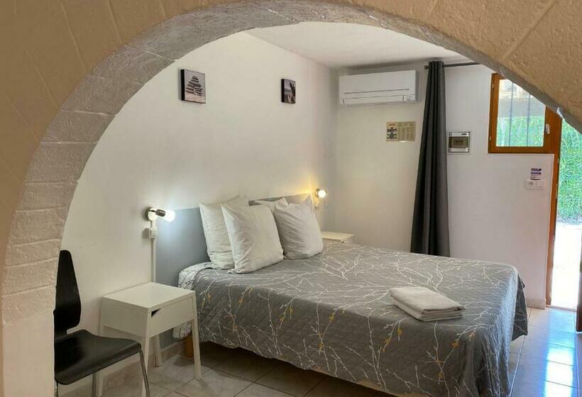 Трехместный Номер Комфорт, Logis Hôtel La Chaumière