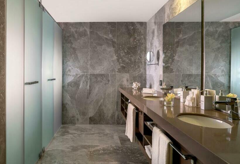 キングサイズベッドのスイートルーム, Le Méridien Bodrum Beach Resort